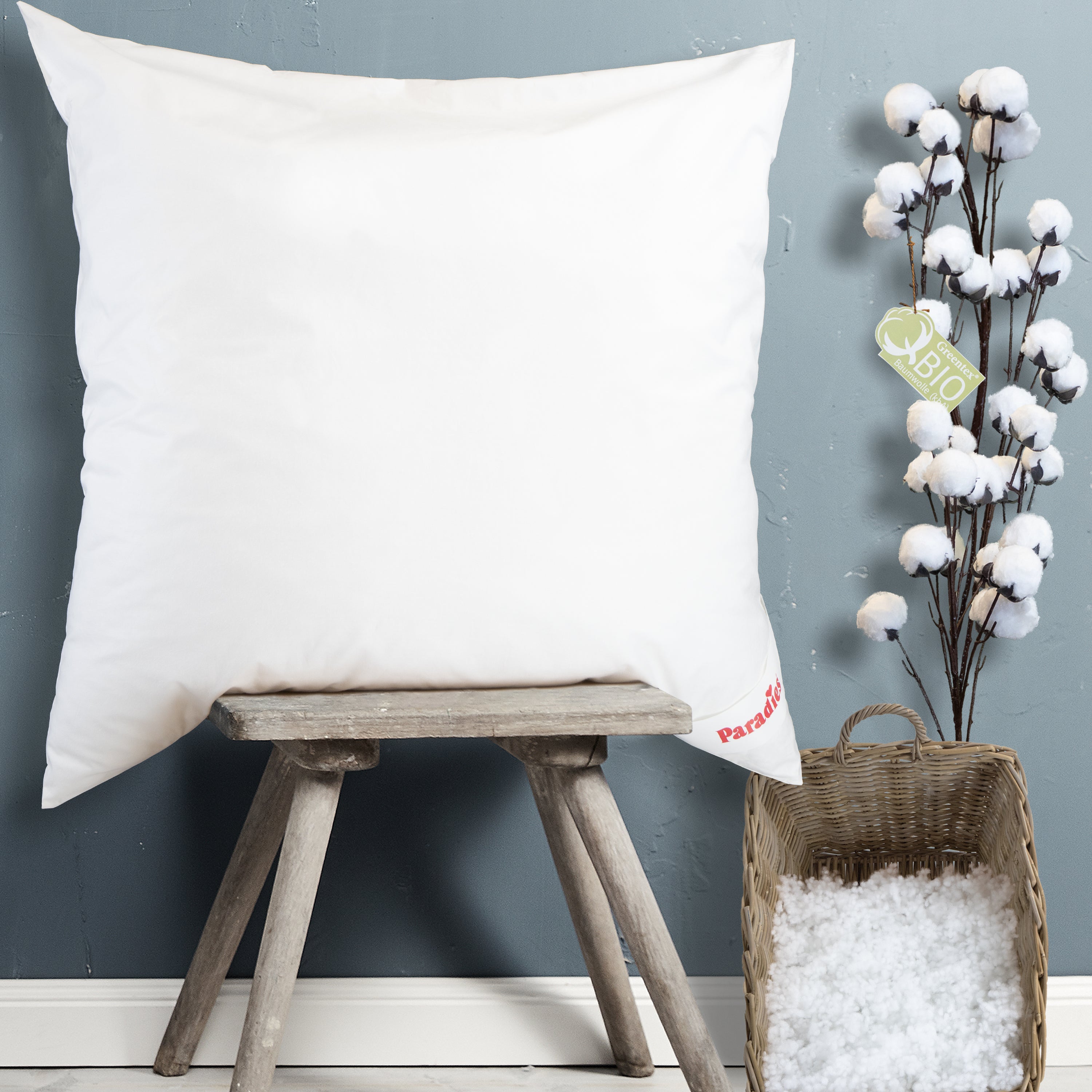 Paradies Softy Top medium Bio auf einem Hocker mit einer Baumwollpflanze