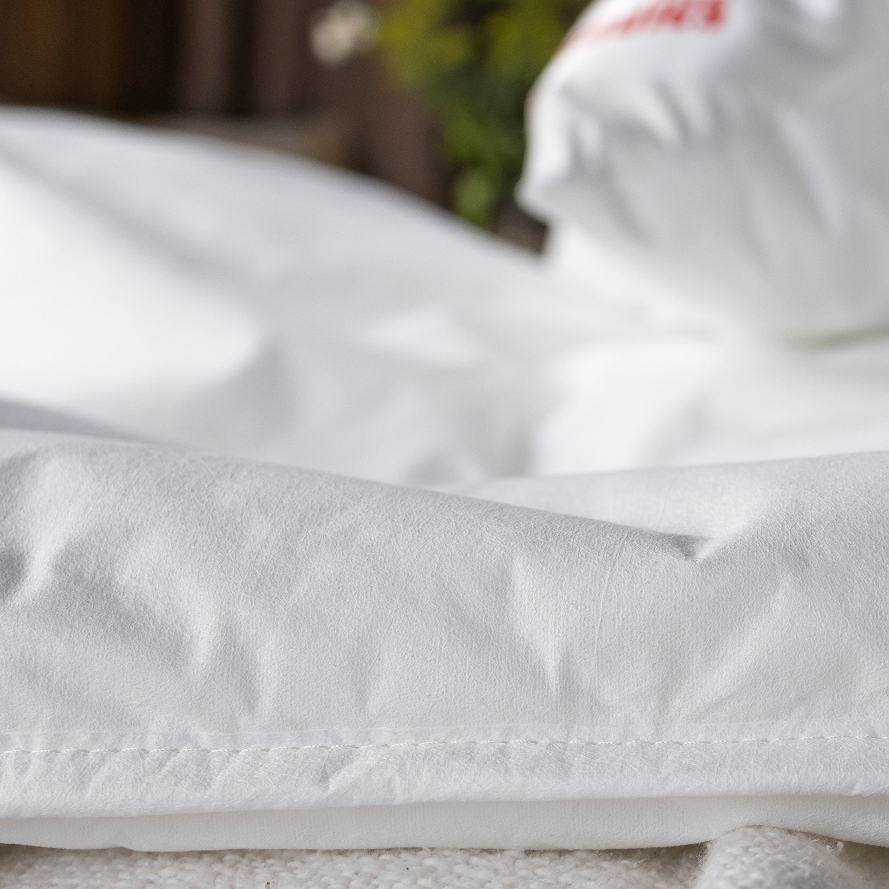 Seitliche Nahaufnahme der Paradies Antiallergo Ganzjahresdecke